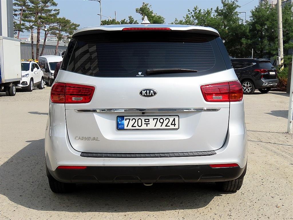 KIA Carnival - Vista 4