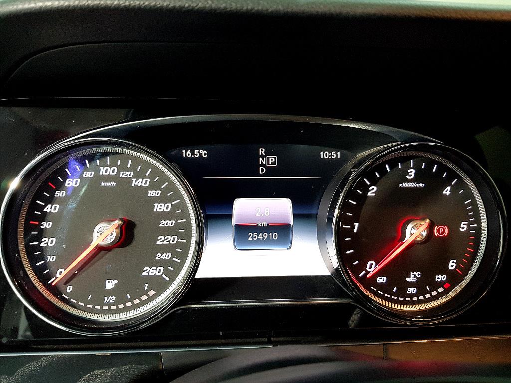 Mercedes Benz E class - Vista 7