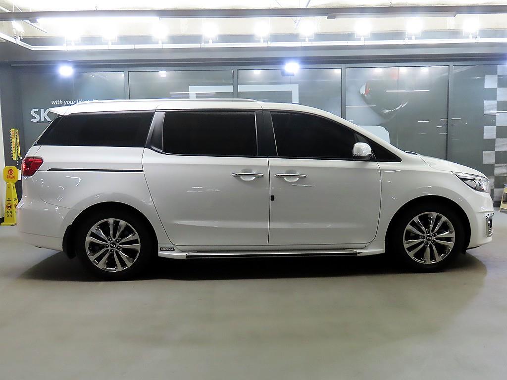 KIA Carnival - Vista 3