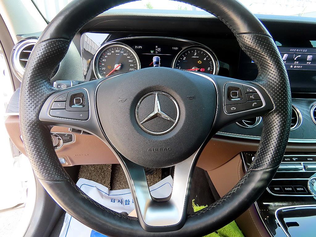 Mercedes Benz E class - Vista 8