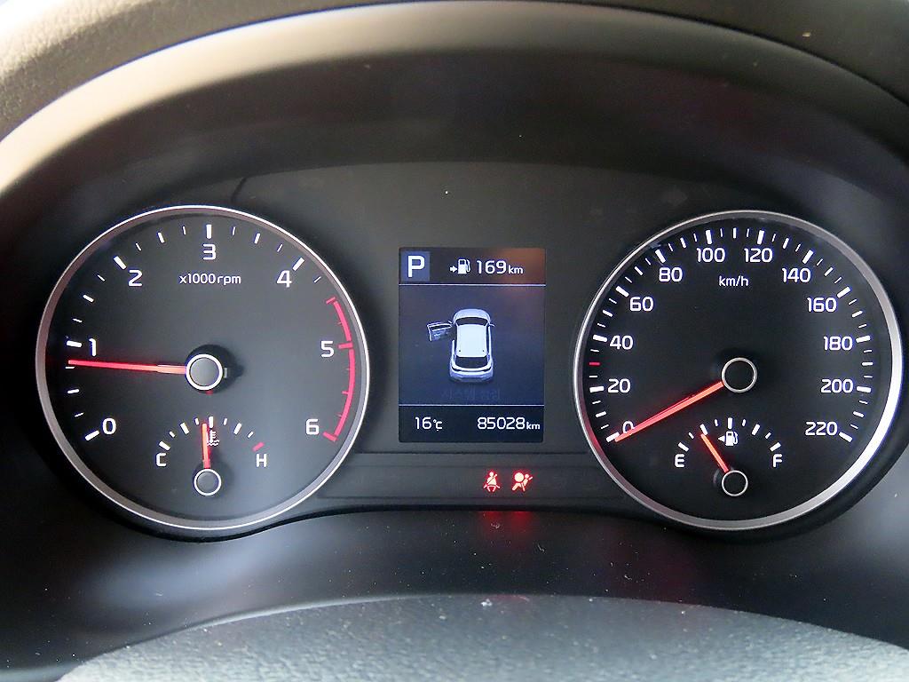 KIA Stonic - Vista 8