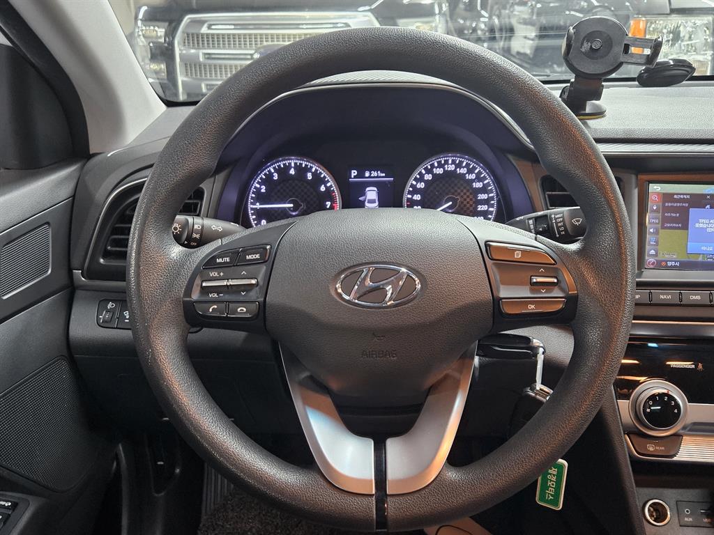 HYUNDAI Avante - Vista 8