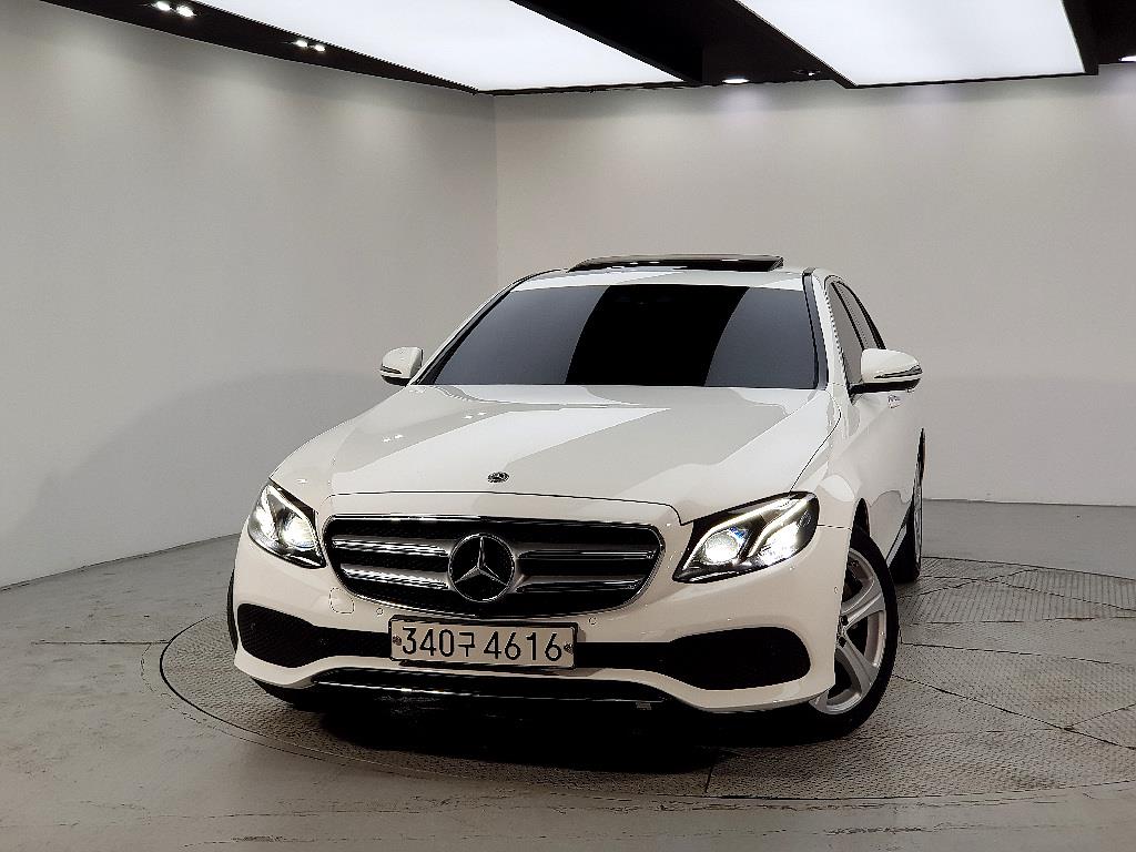Mercedes Benz E class - Vista 2