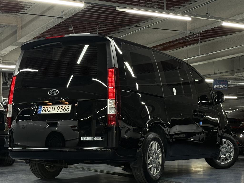 HYUNDAI Staria - Vista 3