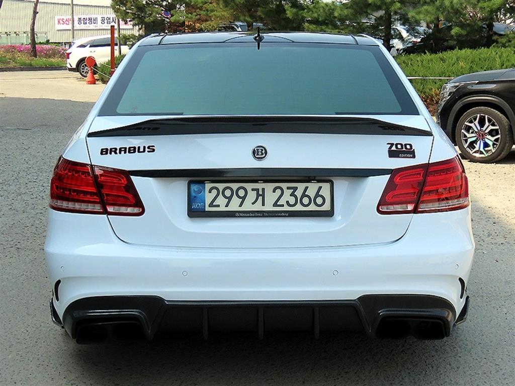 Mercedes Benz E class - Vista 4