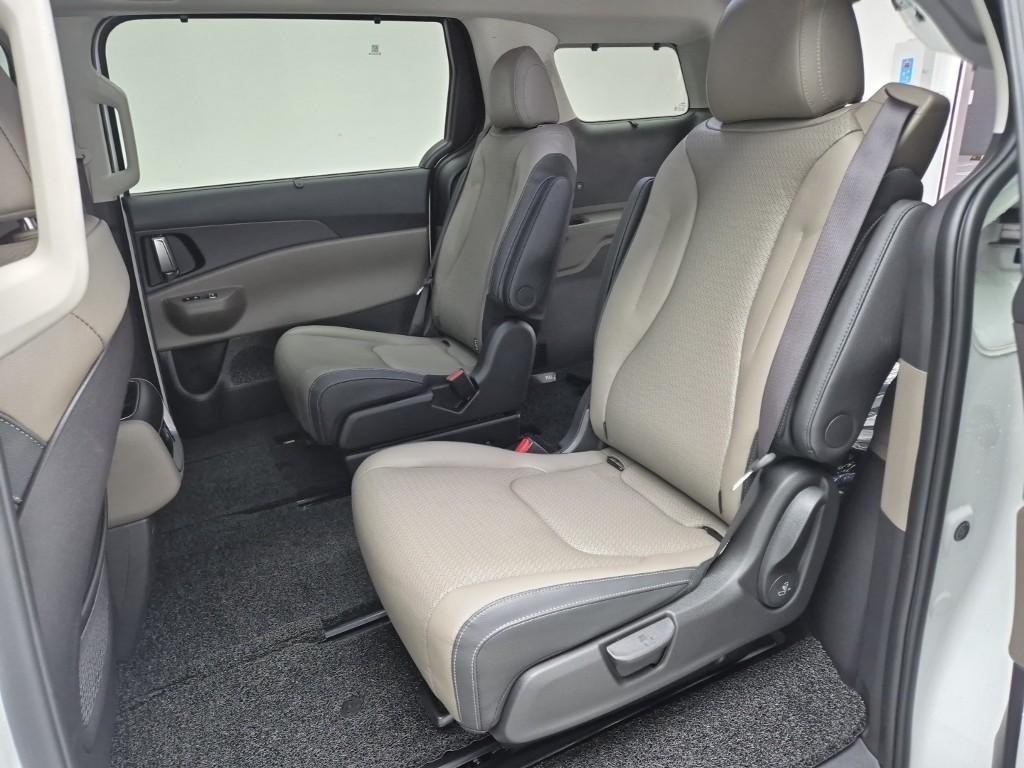 KIA Carnival - Vista 8