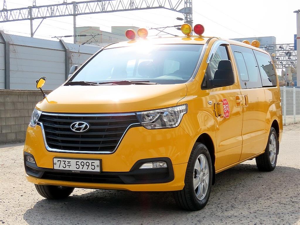 HYUNDAI Starex - Vista 2