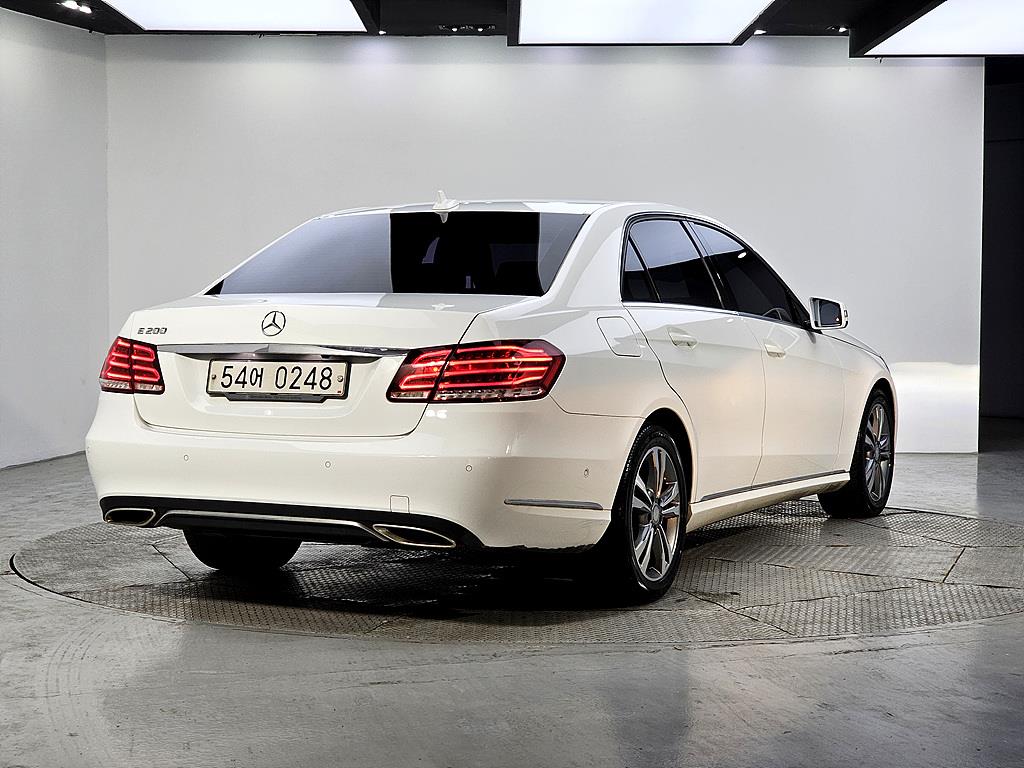 Mercedes Benz E class - Vista 4