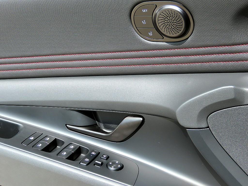 HYUNDAI Avante - Vista 11