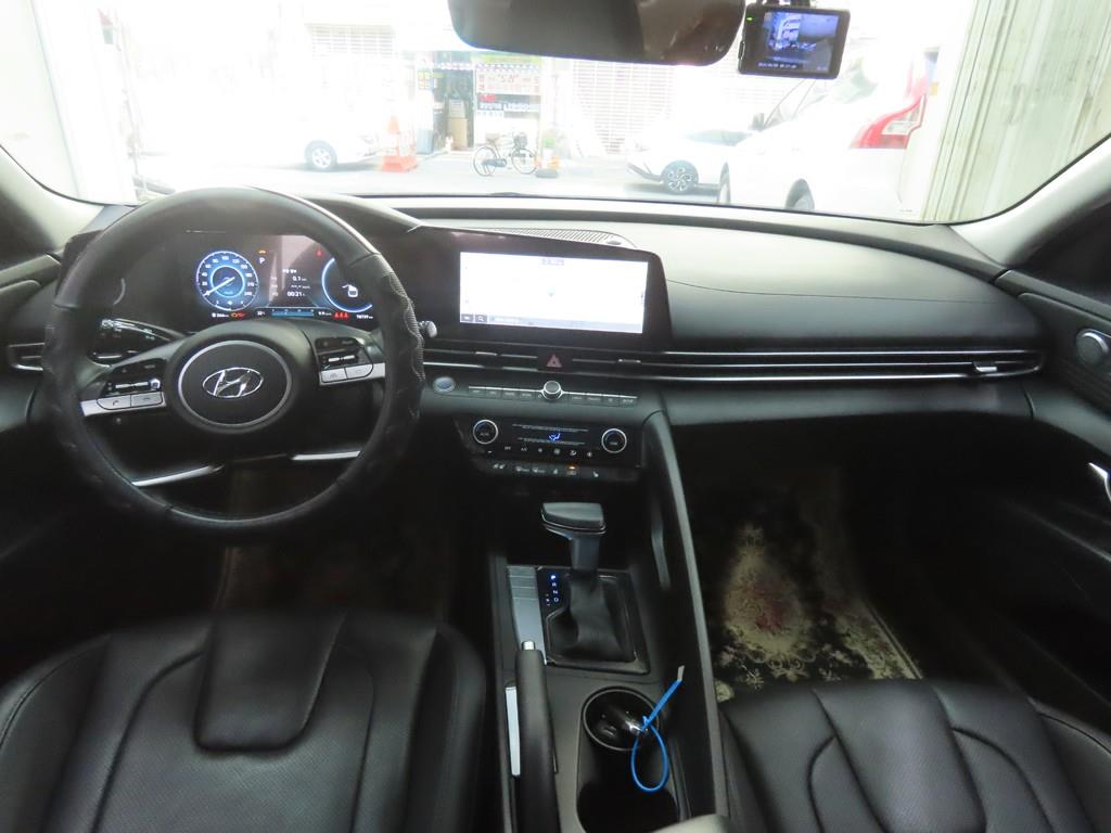 HYUNDAI Avante - Vista 7