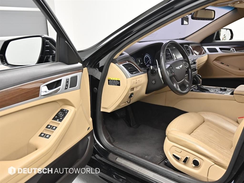 HYUNDAI Genesis - Vista 8