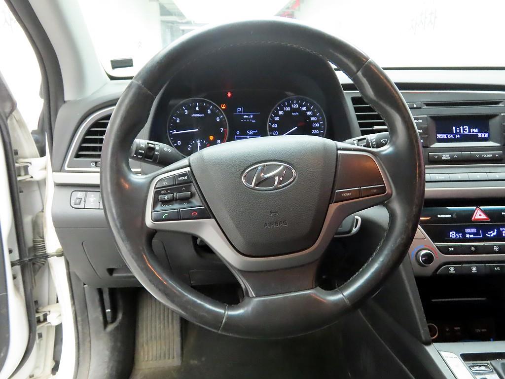 HYUNDAI Avante - Vista 7