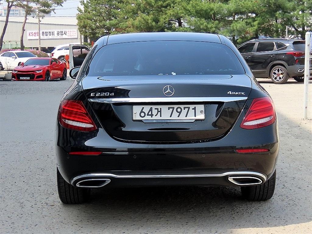 Mercedes Benz E class - Vista 4