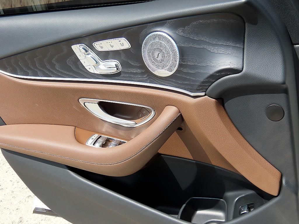 Mercedes Benz E class - Vista 12