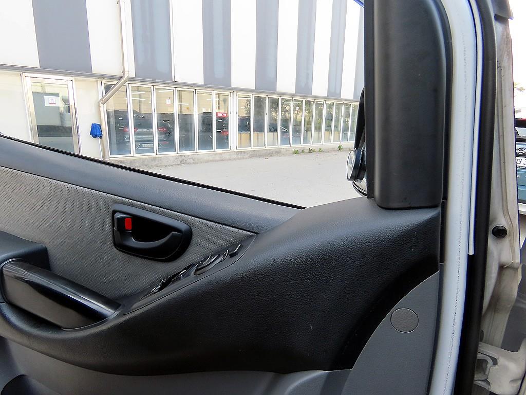 HYUNDAI Starex - Vista 11