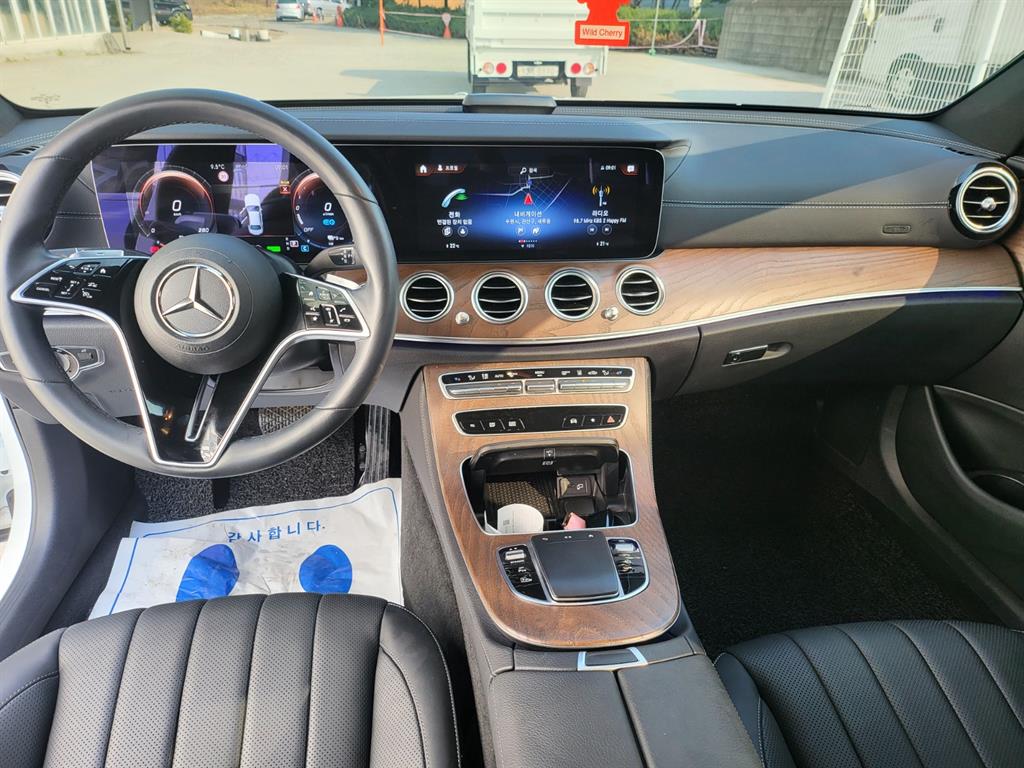 Mercedes Benz E class - Vista 7