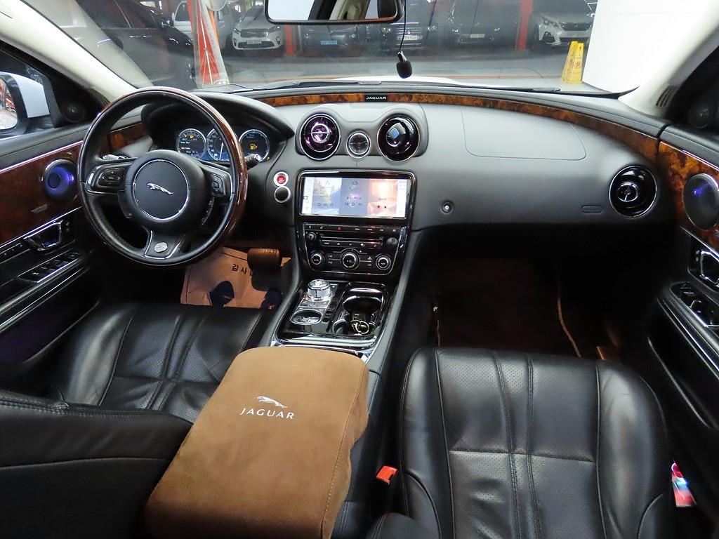 Jaguar XJ - Vista 5