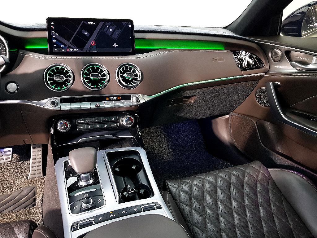 KIA Stinger - Vista 10