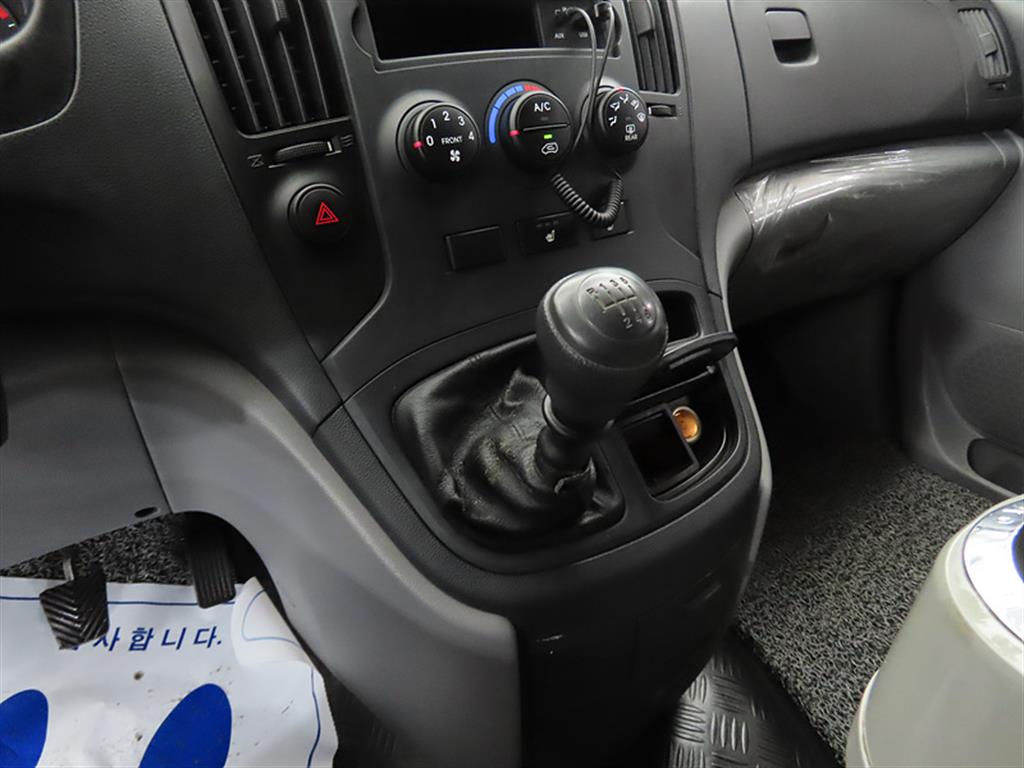 HYUNDAI Starex - Vista 9