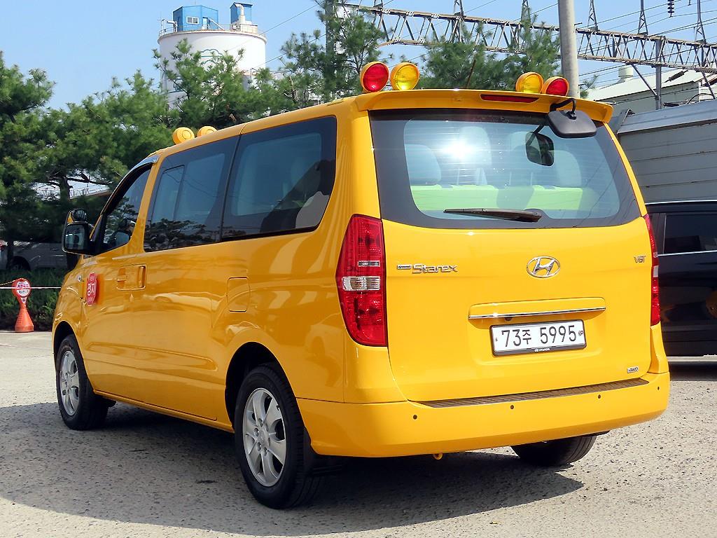 HYUNDAI Starex - Vista 3