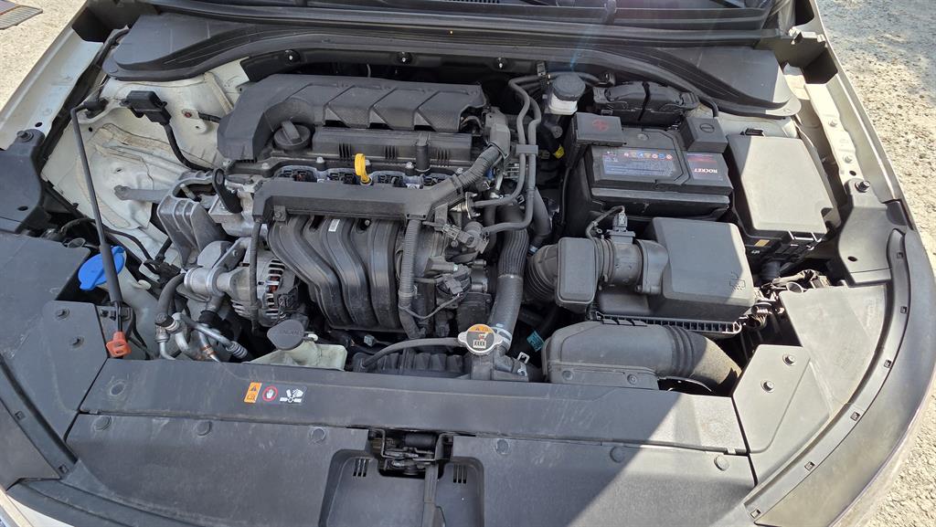 HYUNDAI Avante - Vista 3