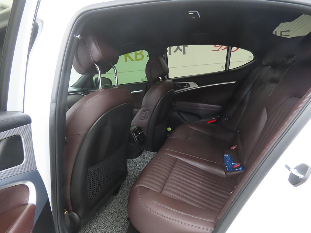 Genesis G70 - Vista 6