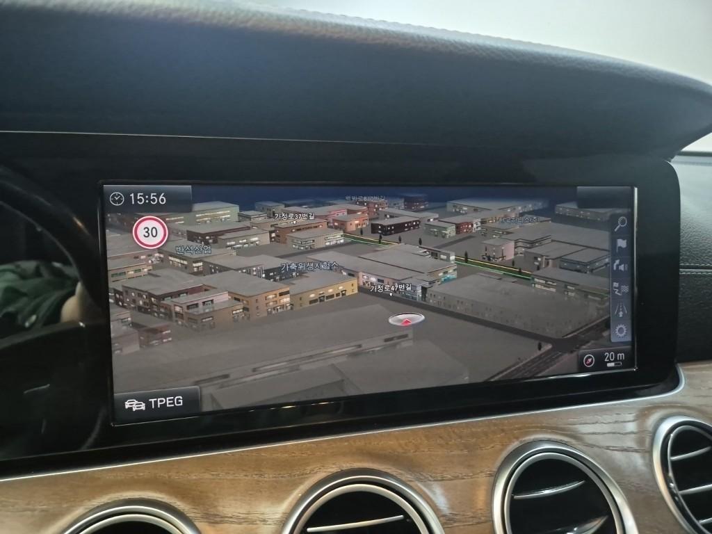 Mercedes Benz E class 2017 Plateado - Importación desde Corea - HF Imports Iquique - Foto 14