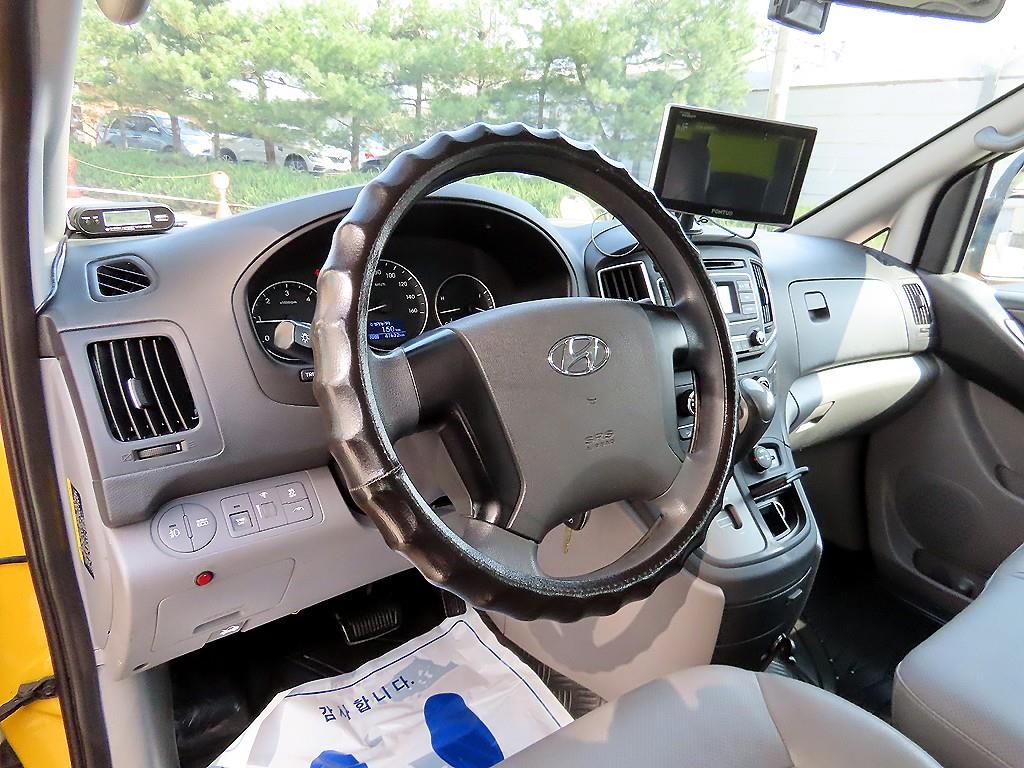 HYUNDAI Starex - Vista 8
