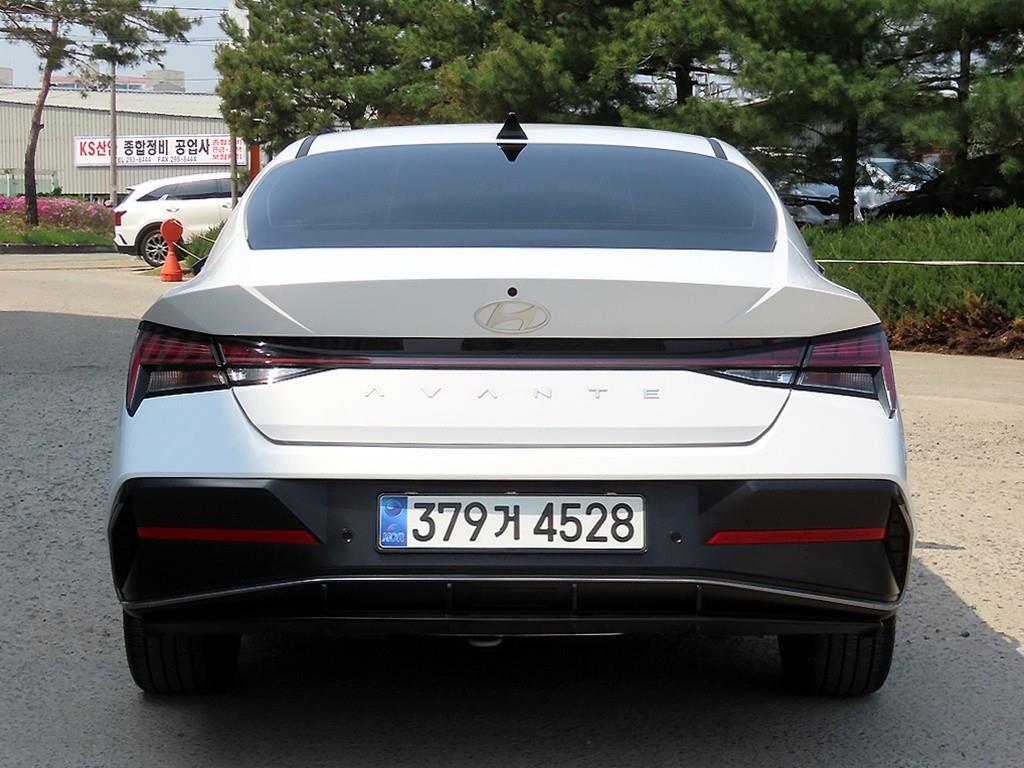 HYUNDAI Avante - Vista 4