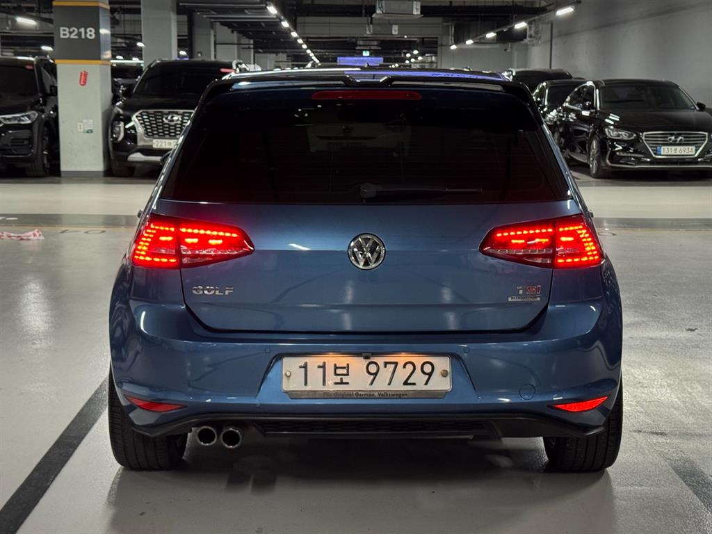 Volkswagen Golf - Vista 4