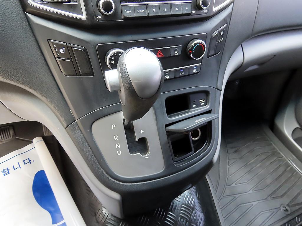 HYUNDAI Starex - Vista 10