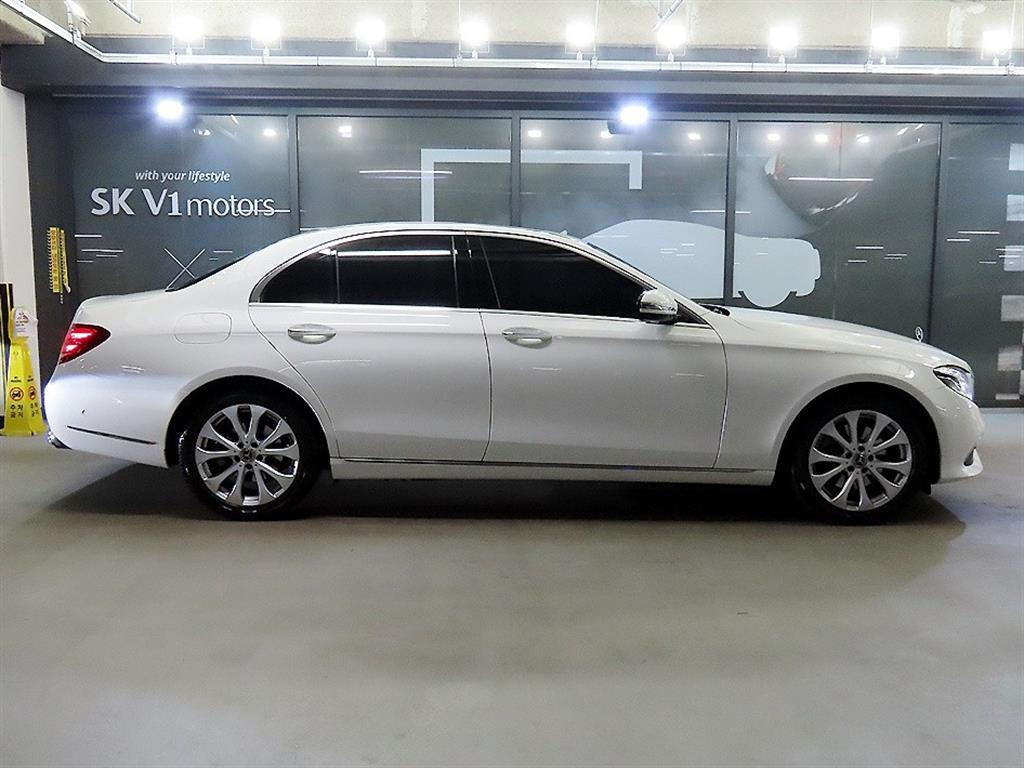 Mercedes Benz E class - Vista 3