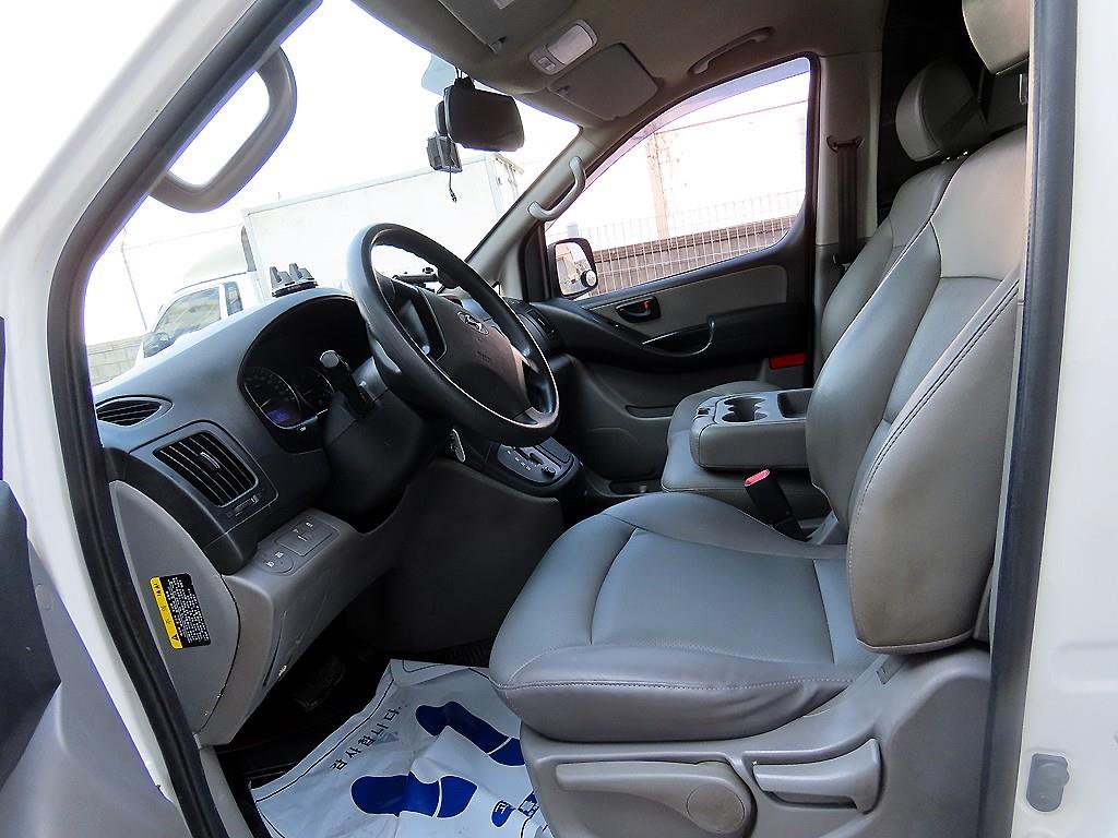 HYUNDAI Starex - Vista 5