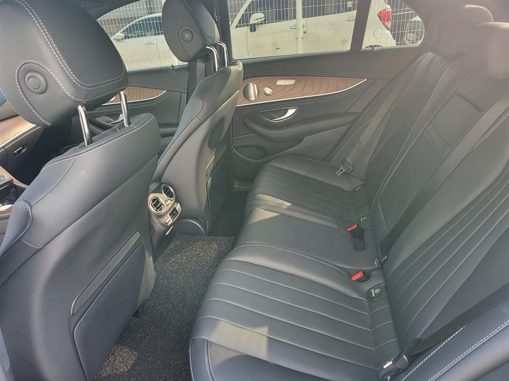 Mercedes Benz E class - Vista 6