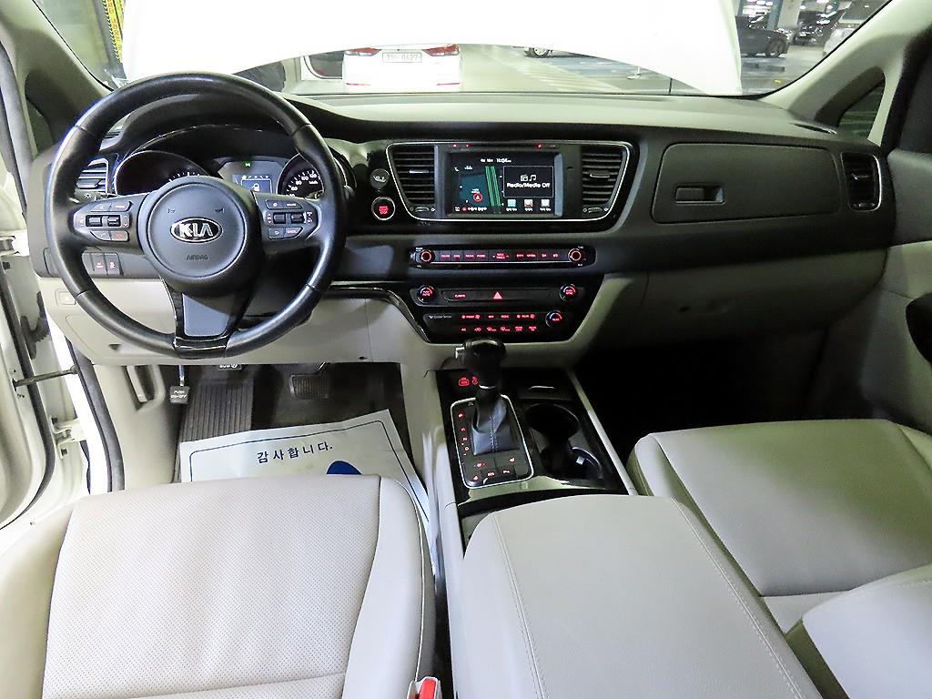 KIA Carnival - Vista 11