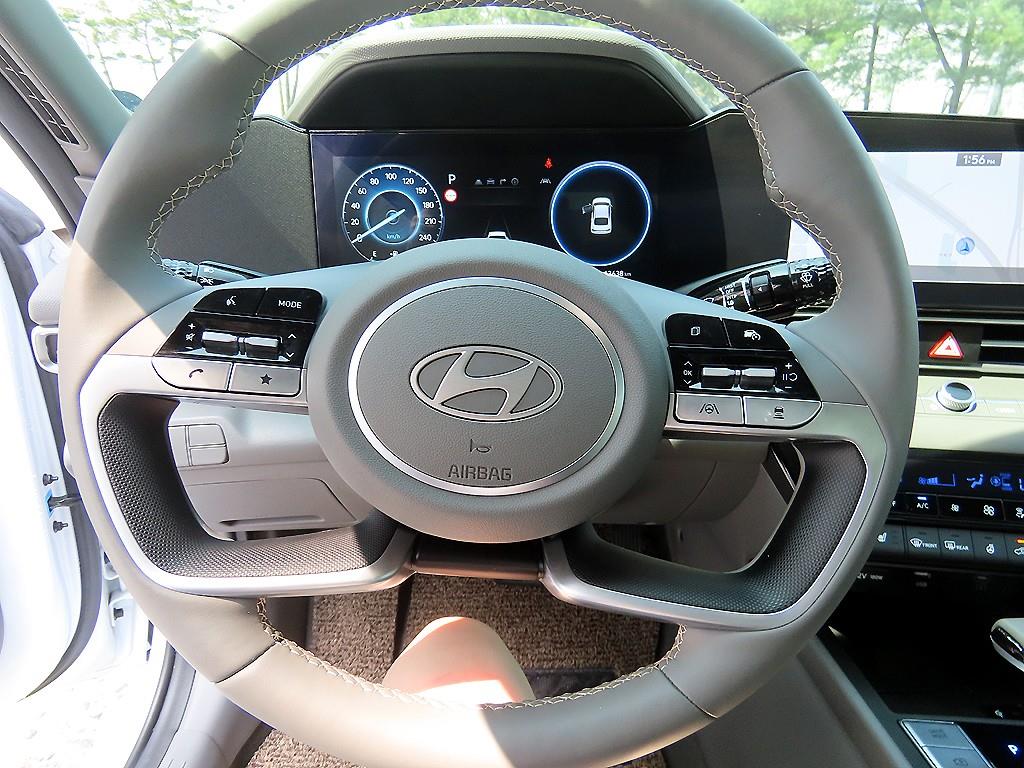 HYUNDAI Avante - Vista 8