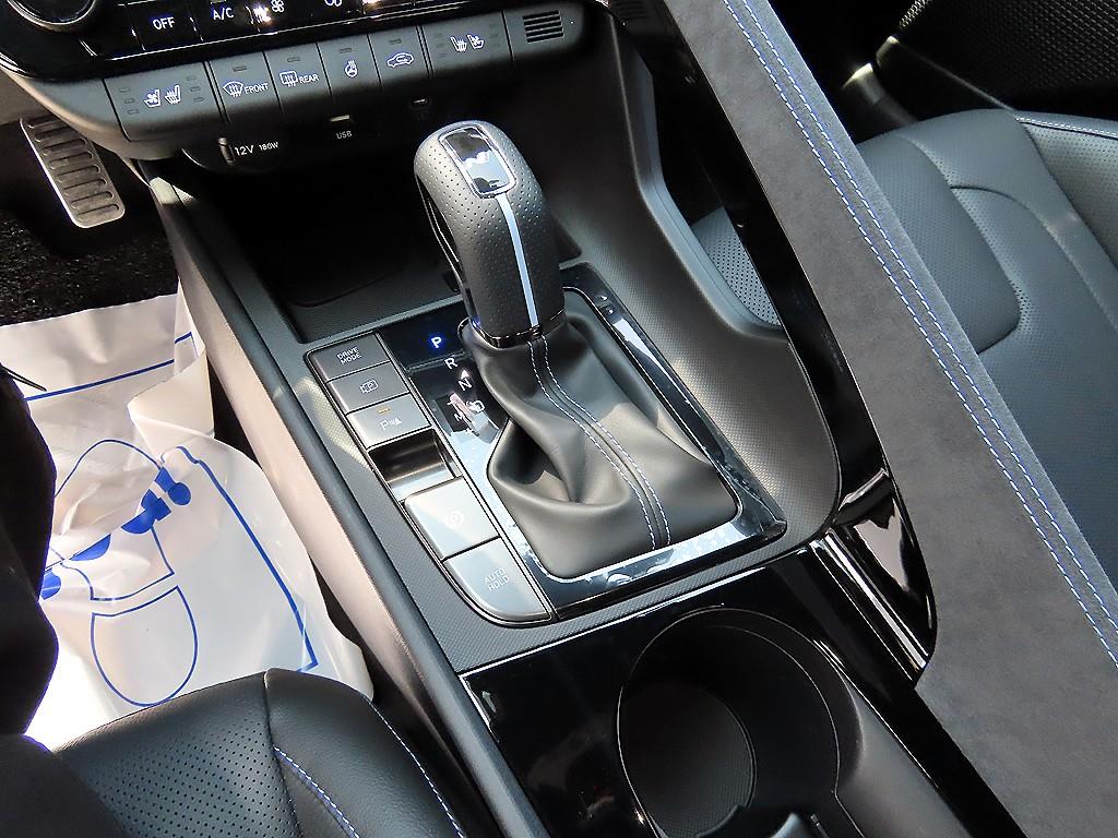 HYUNDAI Avante - Vista 10