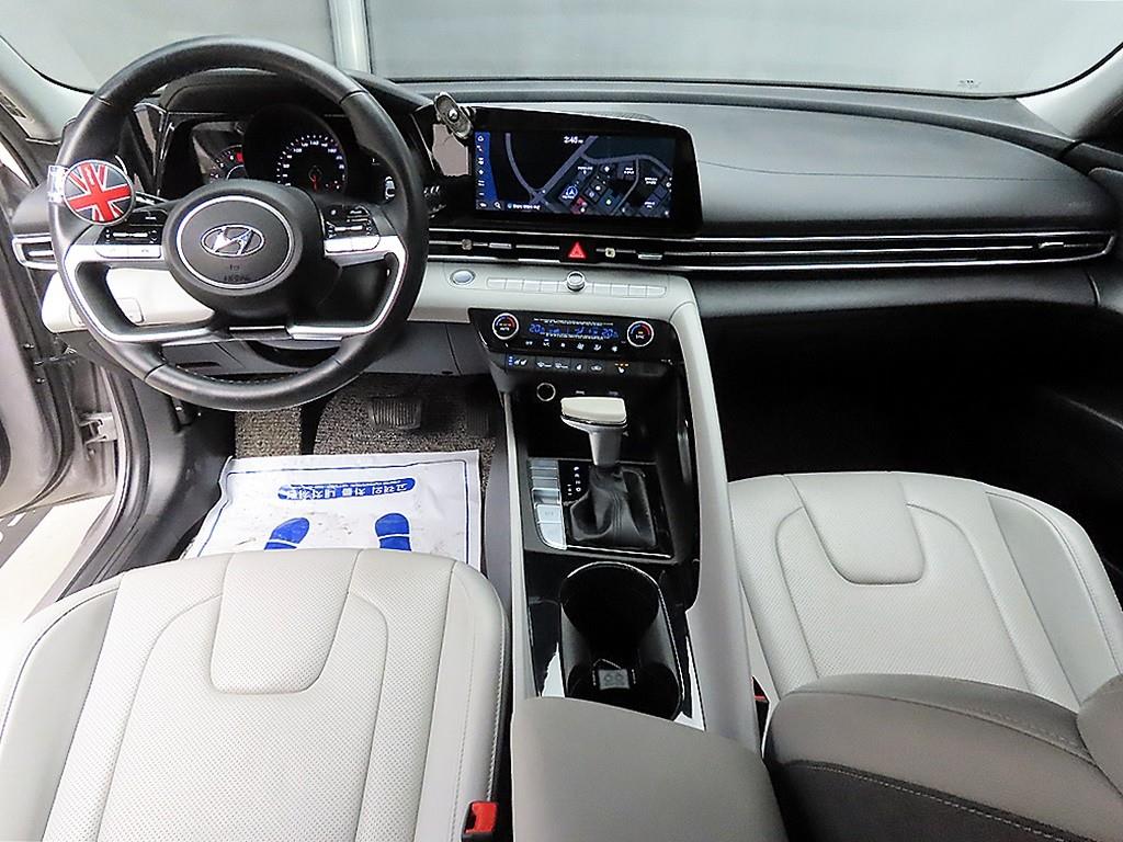 HYUNDAI Avante - Vista 7