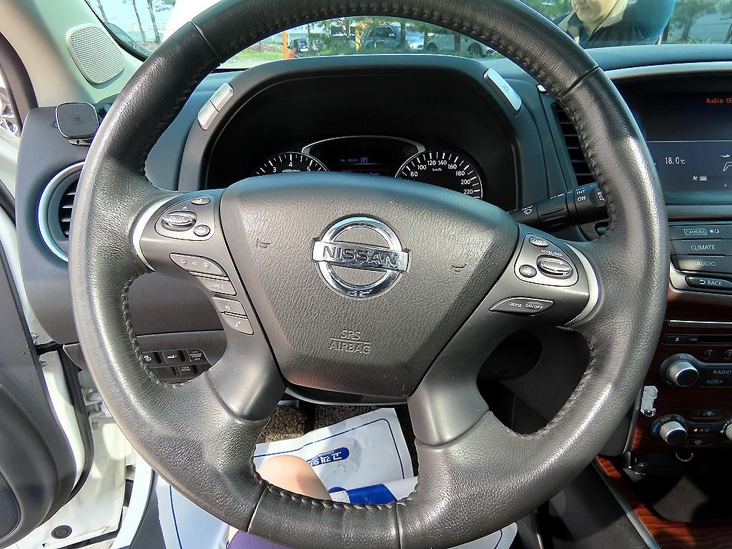 Nissan Pathfinder - Vista 8