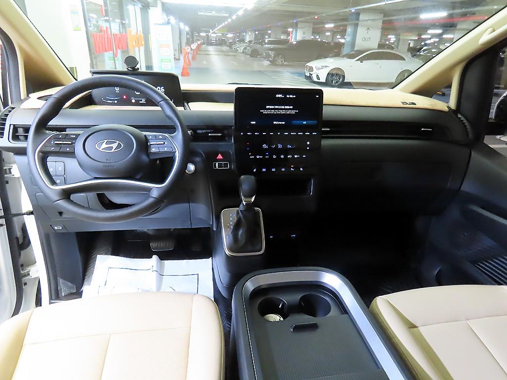 HYUNDAI Staria - Vista 10