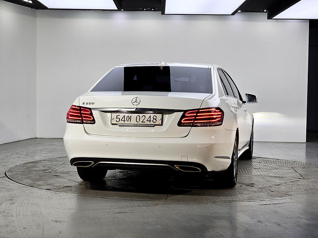 Mercedes Benz E class - Vista 3