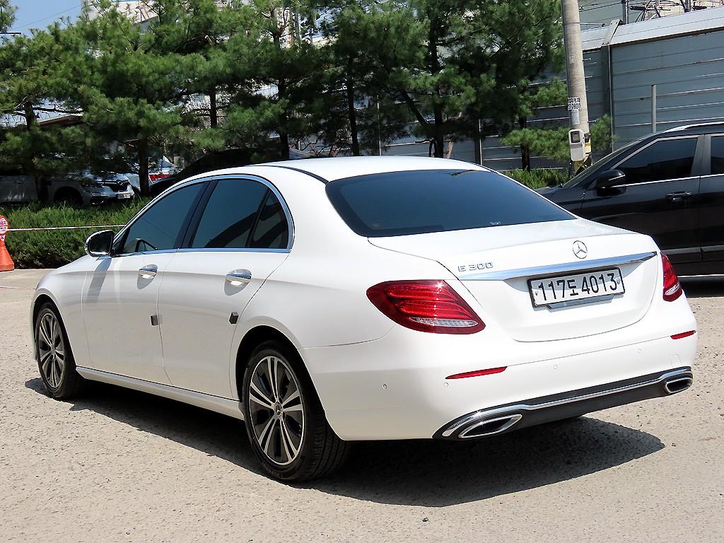 Mercedes Benz E class - Vista 3