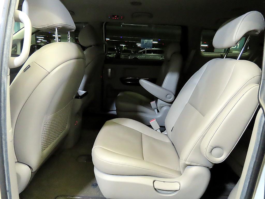 KIA Carnival - Vista 7