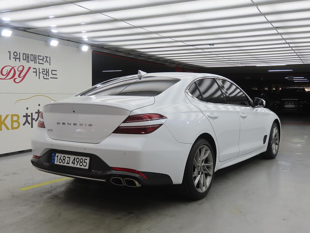 Genesis G70 - Vista 4