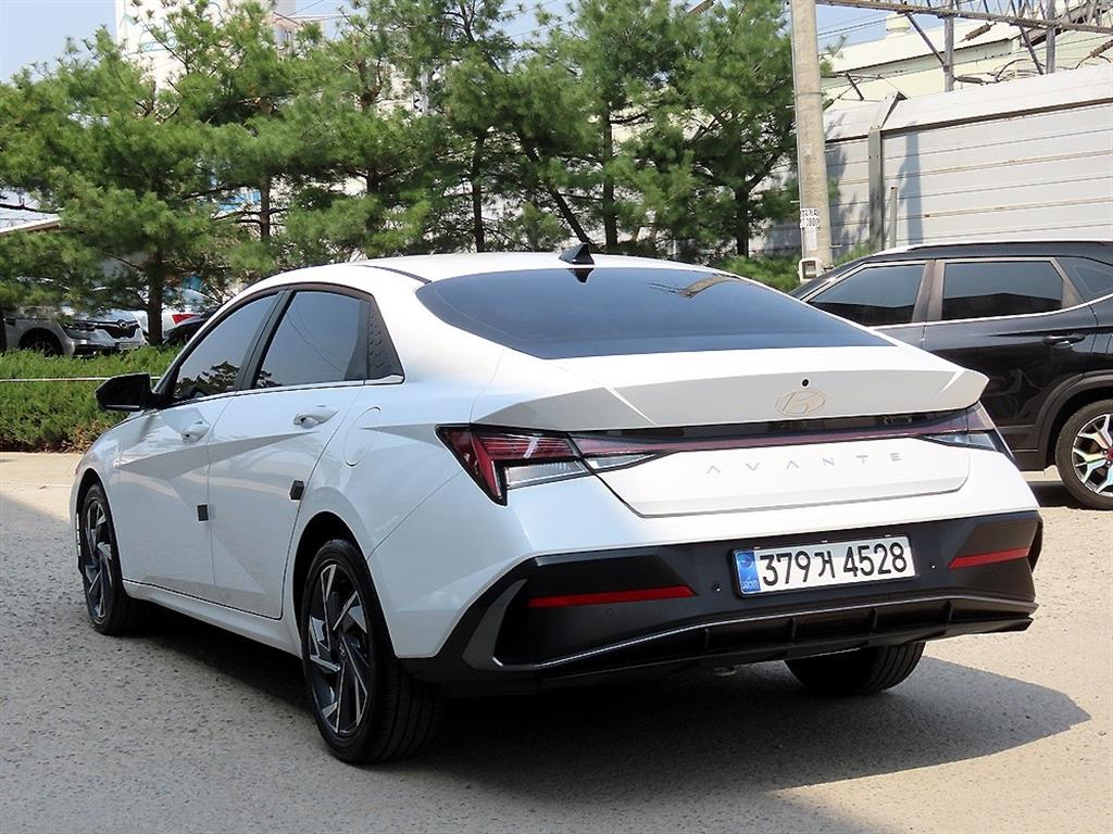 HYUNDAI Avante - Vista 3
