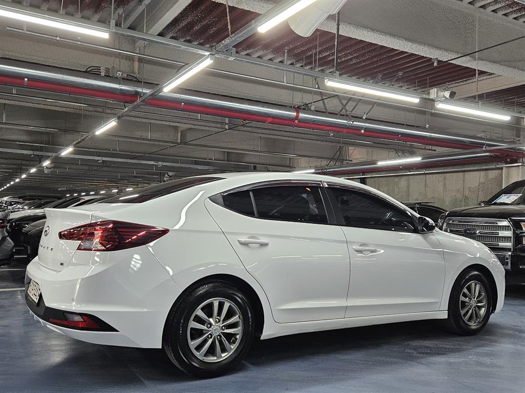 HYUNDAI Avante - Vista 4