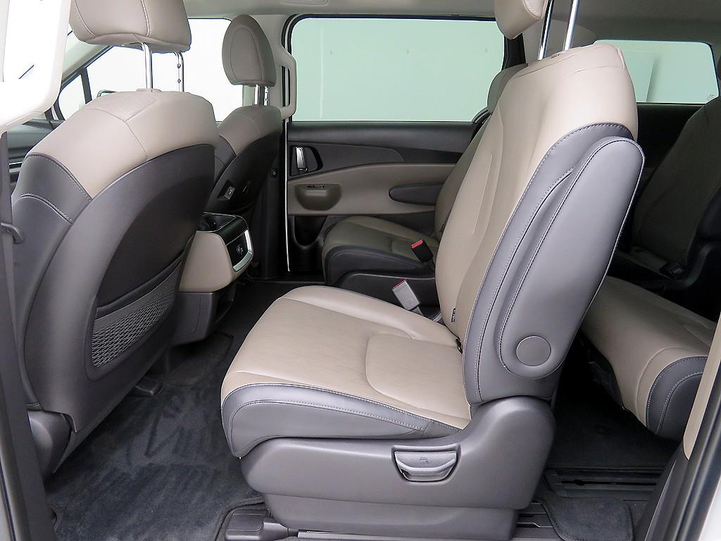 KIA Carnival - Vista 8