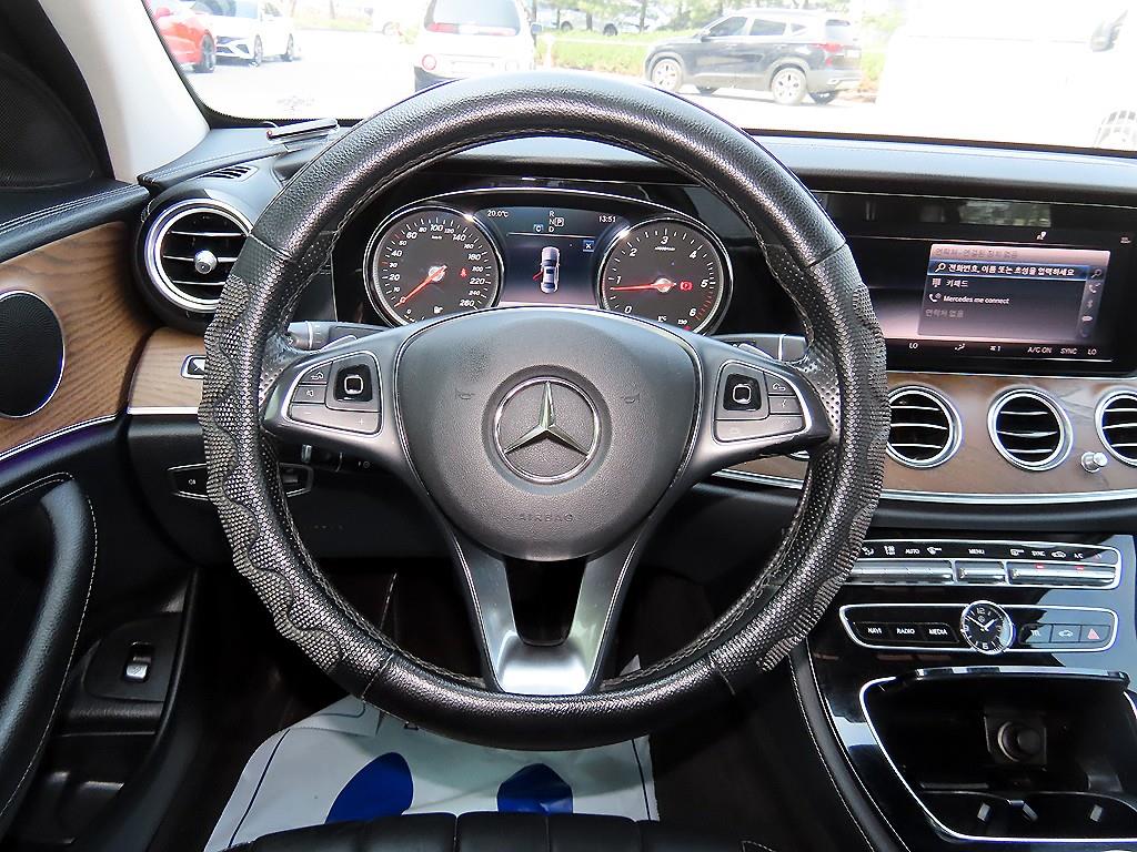 Mercedes Benz E class - Vista 8