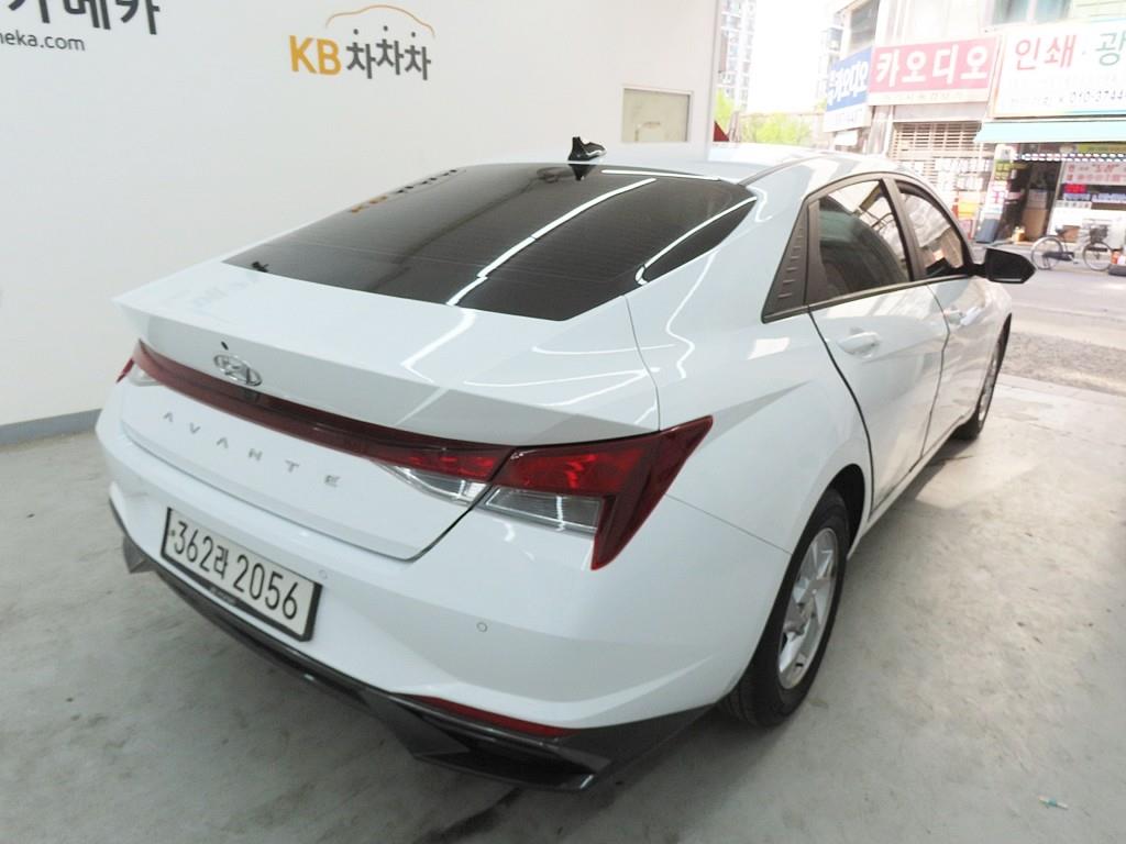 HYUNDAI Avante - Vista 3