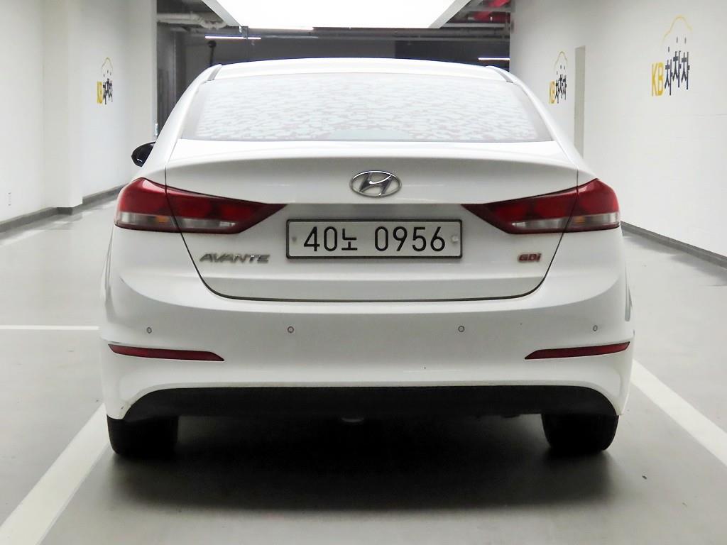 HYUNDAI Avante - Vista 3